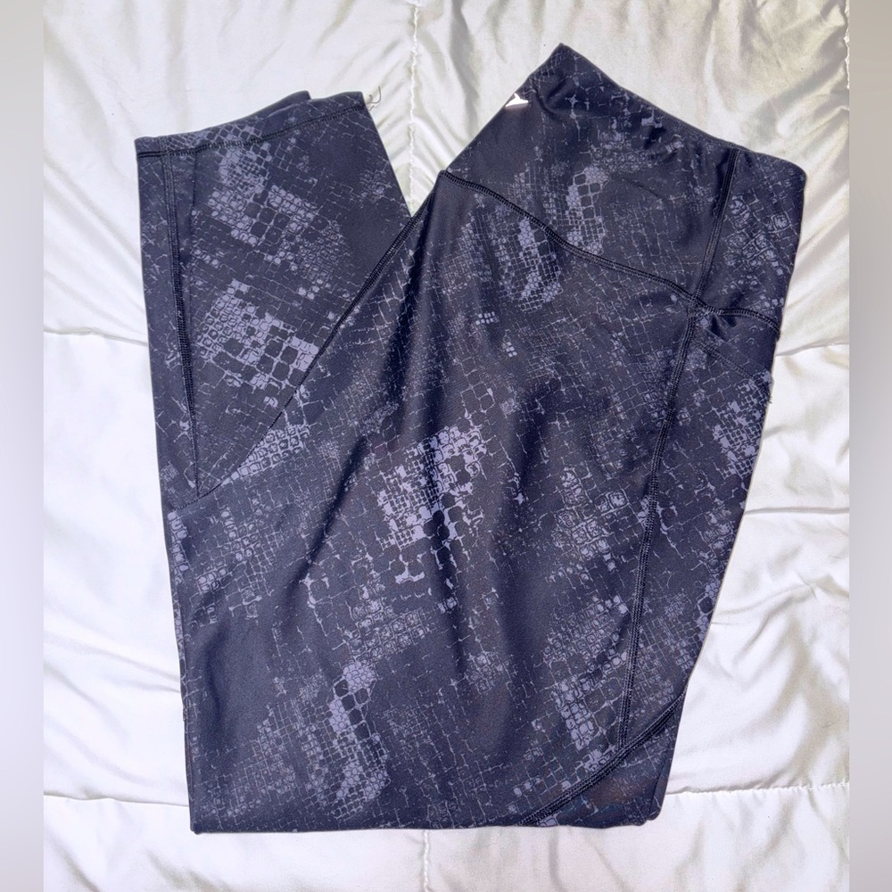 Old Navy Powersoft High-Waist Ankle Length Leggings in Charcoal Snake XXL